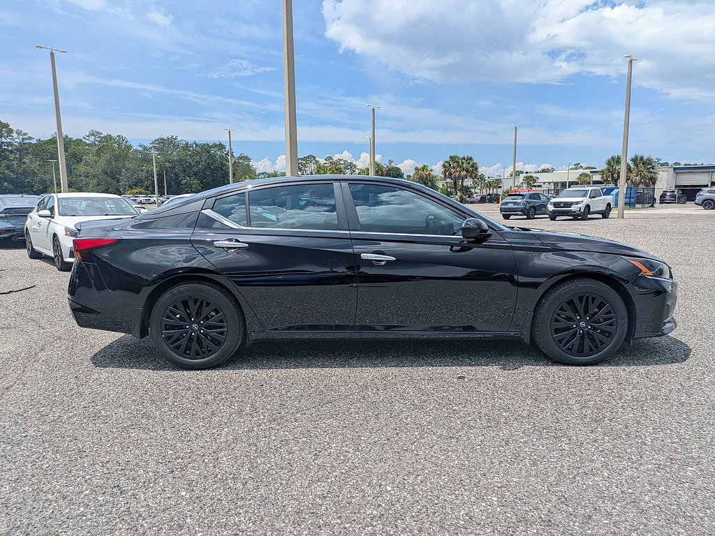 Used 2025 Nissan Altima 2.5 SV w/ SV Special Edition Package FWD image 2
