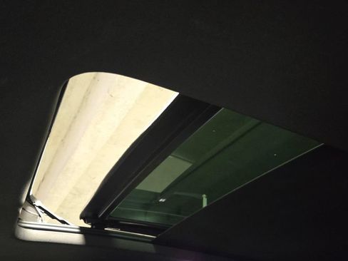 Certified 2021 Volkswagen Atlas Cross Sport SE w/ Panoramic Sunroof Package FWD image 20