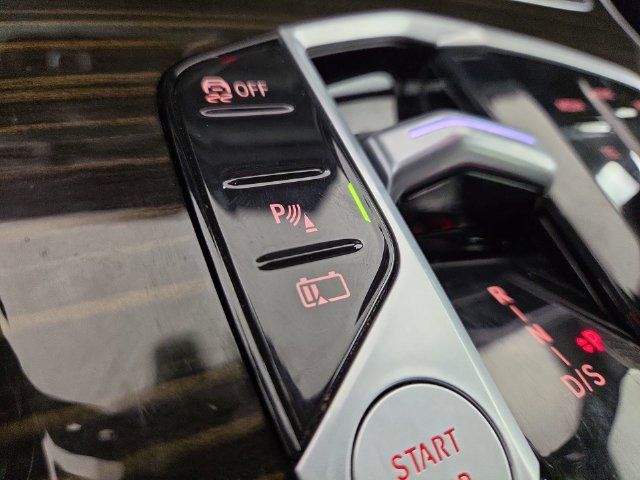 Used 2025 BMW X5 xDrive50e AWD/4WD image 27