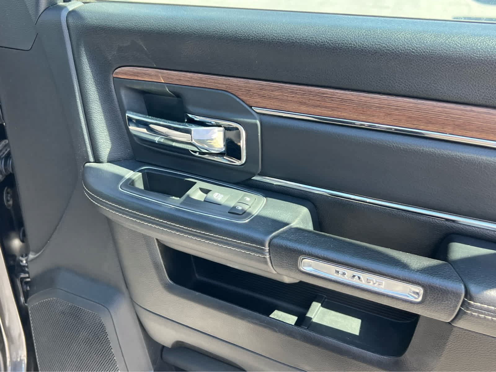 Used 2017 RAM 3500 Laramie w/ Sport Appearance Group AWD/4WD image 19