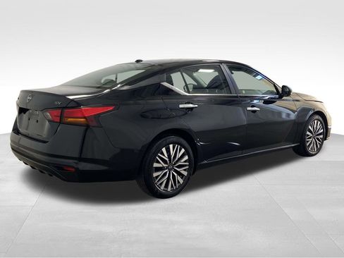 Used 2024 Nissan Altima 2.5 SV image 3