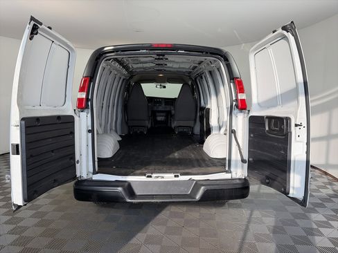 Used 2021 Chevrolet Express 2500 w/ Driver Convenience Package image 14