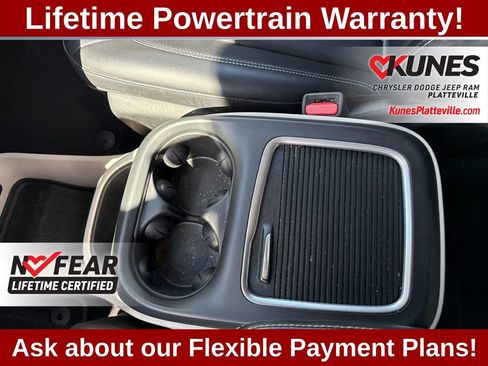 Used 2023 Chrysler Pacifica Touring-L FWD image 21