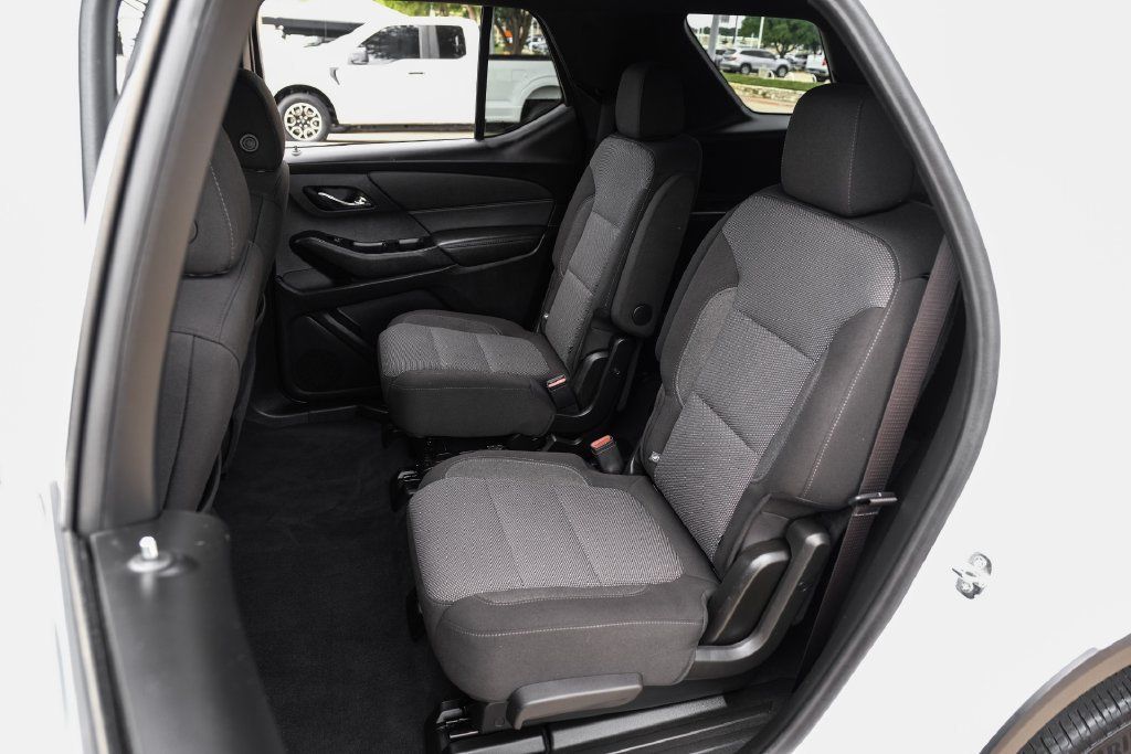 Used 2023 Chevrolet Traverse LT AWD/4WD image 45