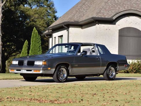 Used 1987 Oldsmobile Cutlass Supreme Salon image 1
