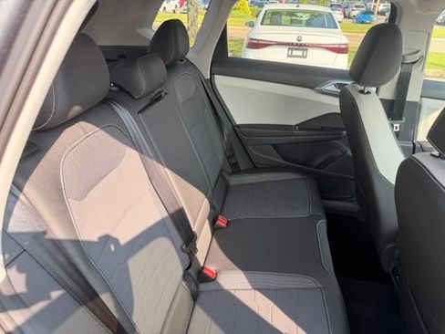 Used 2025 Volkswagen Taos SE w/ Panoramic Sunroof Package AWD/4WD image 14