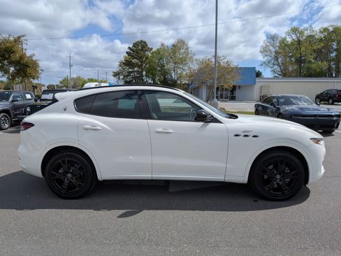 Used 2022 Maserati Levante GT AWD/4WD image 2