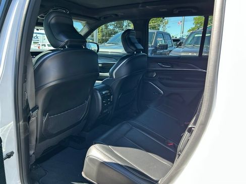 Used 2022 Jeep Grand Cherokee Overland w/ Adv Protech Group III AWD/4WD image 34
