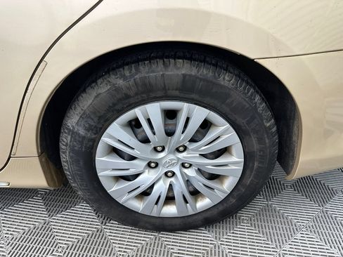Used 2012 Toyota Camry LE FWD image 15