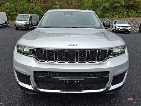 Used 2023 Jeep Grand Cherokee L Limited image 5