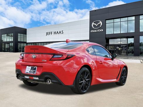 Used 2025 Toyota GR86 Premium image 3