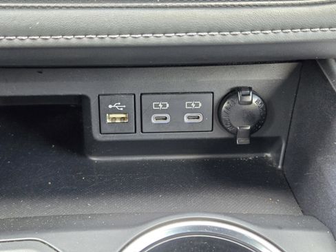 Used 2023 Toyota Highlander LE FWD image 16