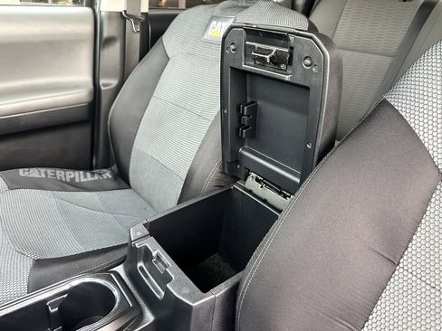 Used 2019 Toyota Tacoma SR image 14