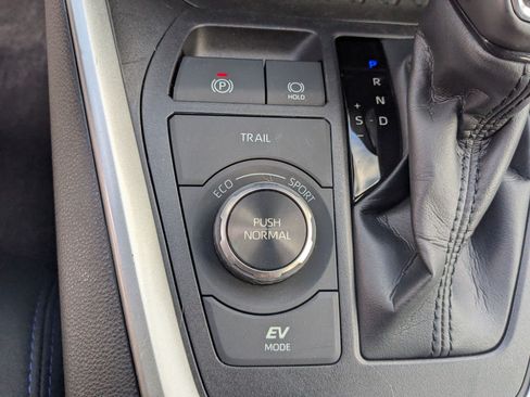 Used 2022 Toyota RAV4 SE w/ Convenience Package AWD/4WD image 28