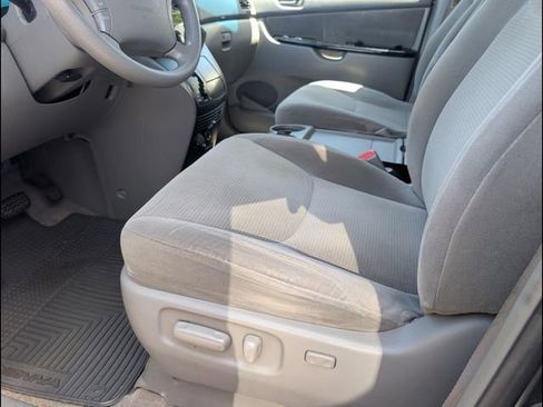Used 2005 Toyota Sienna LE FWD image 9