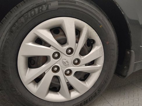 Used 2018 Hyundai Elantra SE image 31