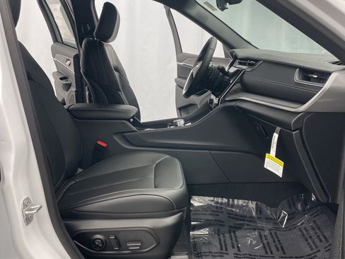 New 2025 Jeep Grand Cherokee L Limited w/ Black Appearance Package image 21