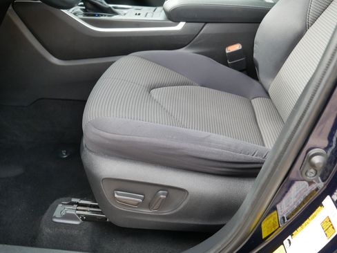 Used 2020 Toyota Highlander LE AWD/4WD image 20