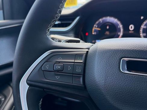 Used 2025 Jeep Grand Cherokee Laredo X w/ Luxury Tech Group I AWD/4WD image 19