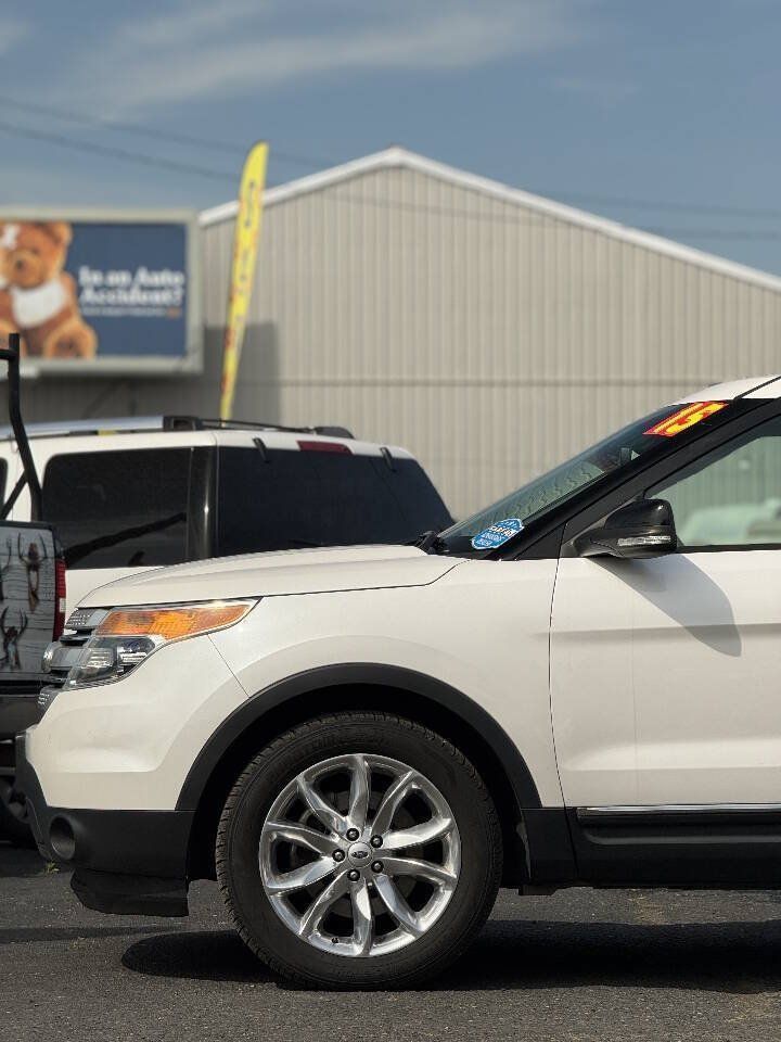 Used 2015 Ford Explorer XLT w/ Equipment Group 202A AWD/4WD image 18