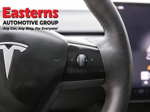 Used 2023 Tesla Model 3 Standard Range image 16