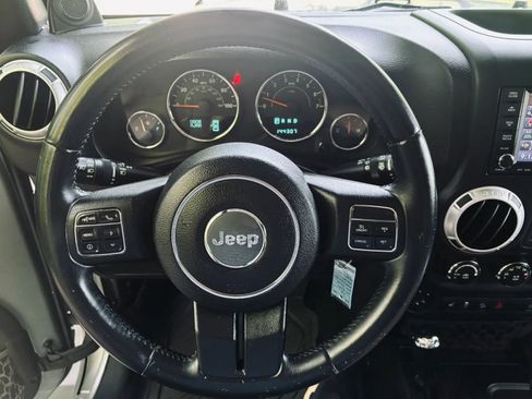 Used 2014 Jeep Wrangler Unlimited Sahara w/ Dual Top Group AWD/4WD image 27