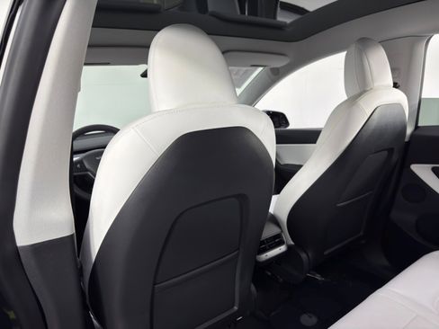 Used 2021 Tesla Model Y Long Range image 35