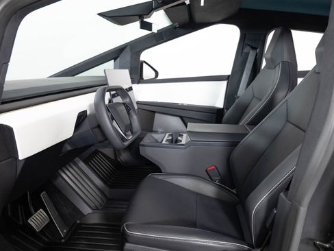 Used 2024 Tesla Cybertruck AWD Crew Cab image 15