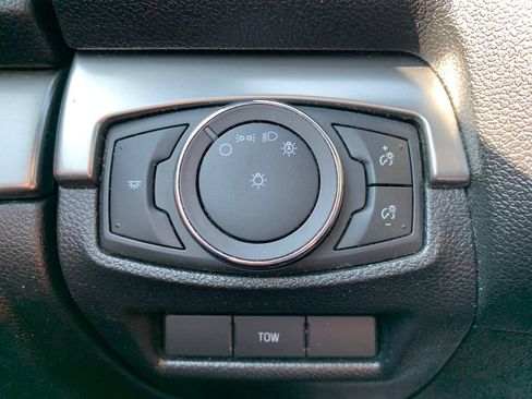 Used 2018 Ford Explorer XLT AWD/4WD image 25