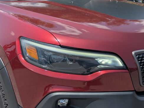 Used 2019 Jeep Cherokee Trailhawk AWD/4WD image 10