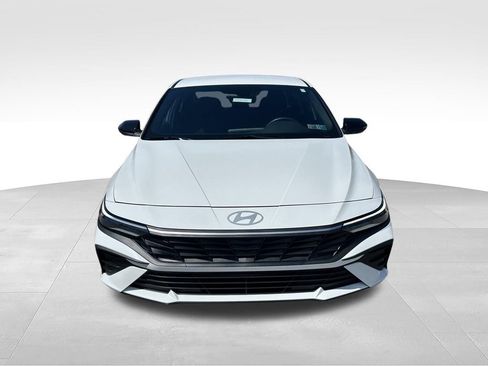 Certified 2025 Hyundai Elantra Sport FWD image 2