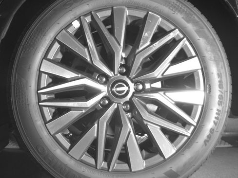 Used 2025 Nissan Altima 2.5 SV FWD image 14