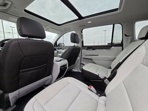 Used 2024 GMC Acadia Denali w/ Super Cruise Package image 26