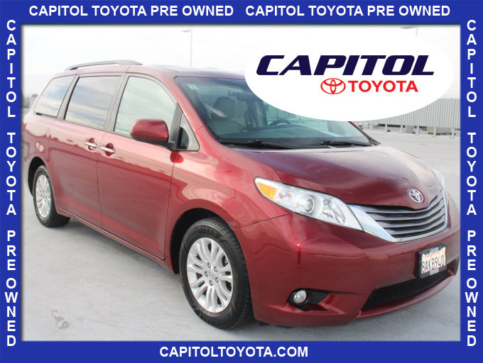 Used 2017 Toyota Sienna XLE Premium FWD image 1