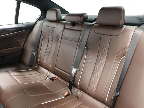 Used 2018 BMW M550i xDrive image 3