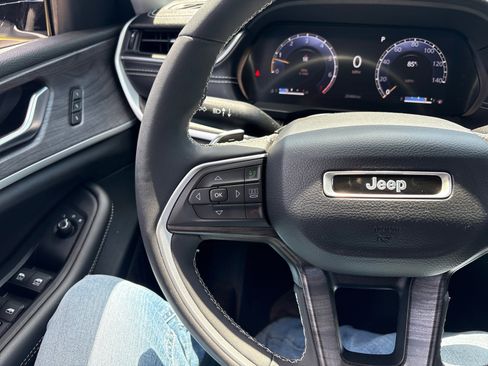 Used 2023 Jeep Grand Cherokee L Limited image 24