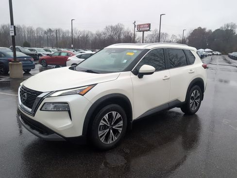 Used 2023 Nissan Rogue SV w/ SV Premium B Package image 3