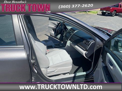 Used 2015 Toyota Camry LE FWD image 14