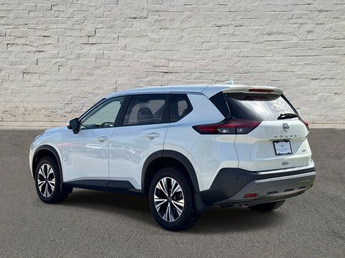 Used 2023 Nissan Rogue SV FWD image 3
