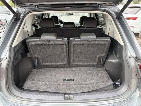 Used 2024 Volkswagen Tiguan SE w/ Panoramic Sunroof Package FWD image 10