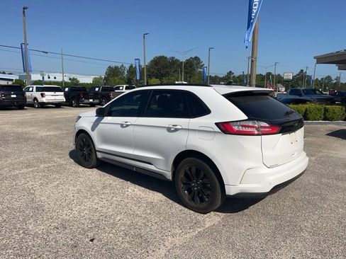 Used 2024 Ford Edge SE w/ Black Appearance Package image 11