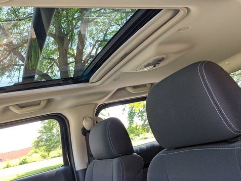 Used 2010 HUMMER H3T image 24