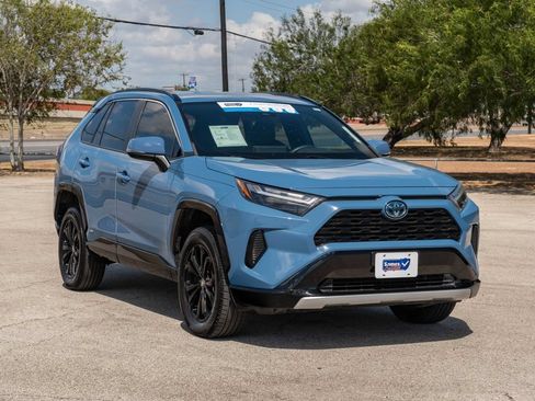Used 2022 Toyota RAV4 SE AWD/4WD image 2