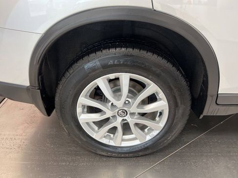 Used 2018 Nissan Rogue SV AWD/4WD image 9