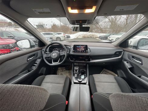 Used 2022 Nissan Rogue SV image 28