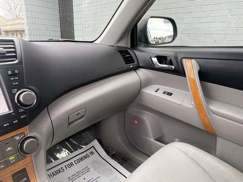Used 2010 Toyota Highlander Limited image 21