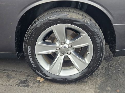 Used 2022 Dodge Challenger SXT RWD image 35