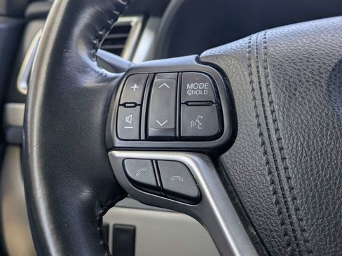 Used 2018 Toyota Highlander XLE image 27