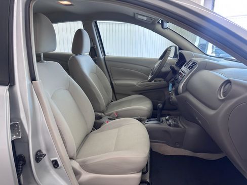 Used 2012 Nissan Versa SV FWD image 10