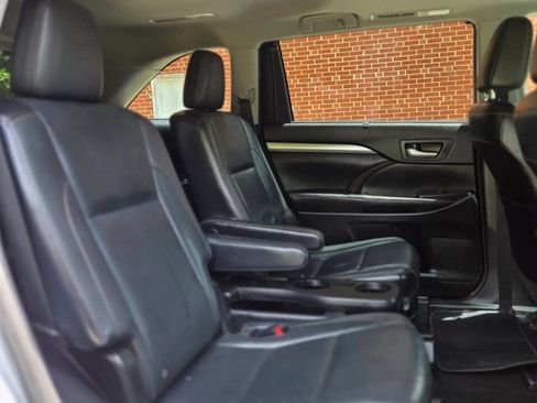 Used 2016 Toyota Highlander XLE FWD image 14